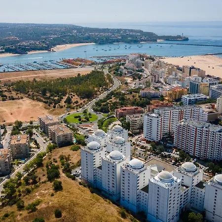 Lovelystay - Sunny Apartment In Praia Da Rocha Lejlighed *