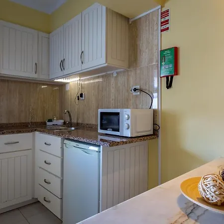 Lovelystay - Sunny Apartment In Praia Da Rocha Lejlighed *