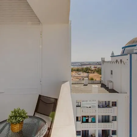 Lovelystay - Sunny Apartment In Praia Da Rocha Apartament