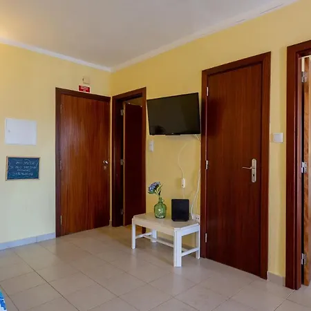 Lovelystay - Sunny Apartment In Praia Da Rocha Apartament